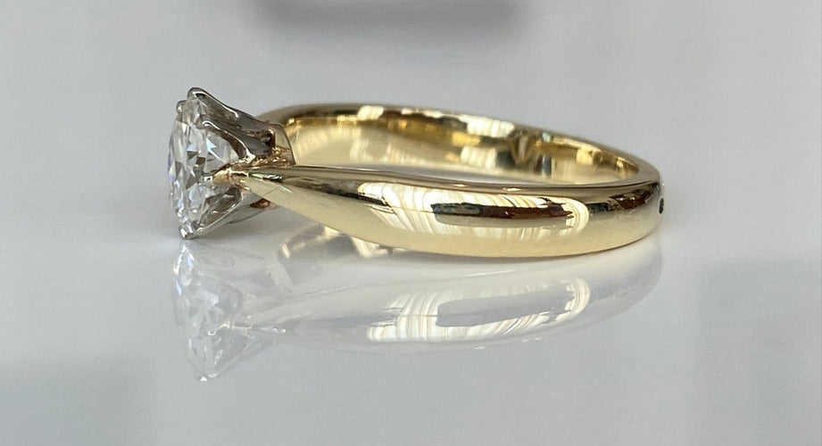 54 Bague solitaire Art déco en or jaune 14 carats, diamant 0,80 ct 58 Facettes ring