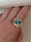 62 Bague cluster vers 1960 en or jaune 14K, diamants et émeraudes 58 Facettes ring