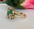 62 Bague cluster vers 1960 en or jaune 14K, diamants et émeraudes 58 Facettes ring