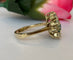 62 Bague cluster vers 1960 en or jaune 14K, diamants et émeraudes 58 Facettes ring
