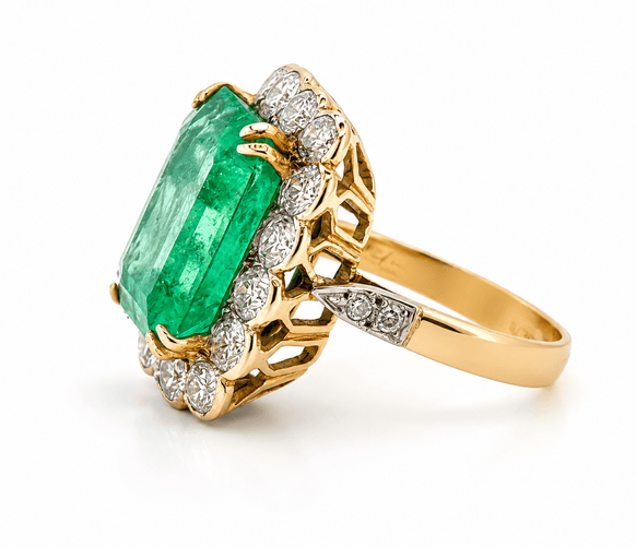 53 Bague ancienne en or jaune, émeraude et diamants 58 Facettes ba