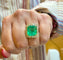53 Bague ancienne en or jaune, émeraude et diamants 58 Facettes ba