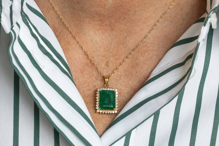 Pendentif en or 18 carats avec émeraude et diamants 58 Facettes 13437