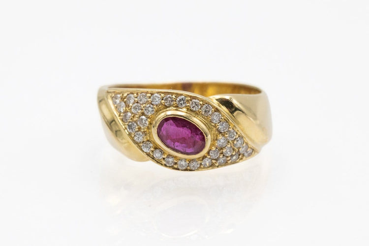 55 Bague vintage en or jaune 18 carats, rubis et diamants 58 Facettes 13432