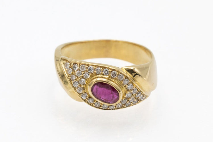 55 Bague vintage en or jaune 18 carats, rubis et diamants 58 Facettes 13432