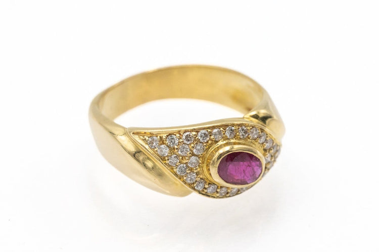 55 Bague vintage en or jaune 18 carats, rubis et diamants 58 Facettes 13432