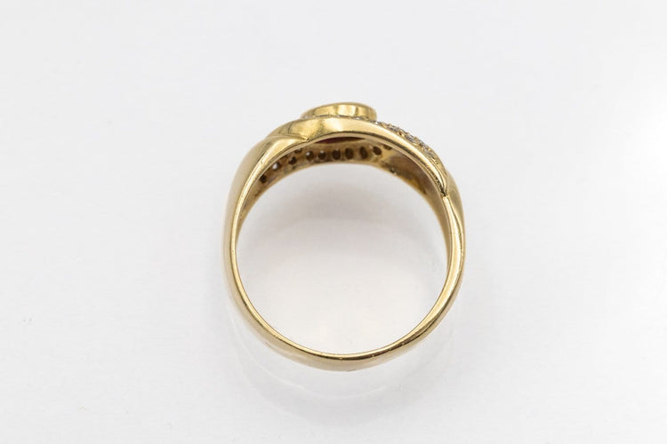 55 Bague vintage en or jaune 18 carats, rubis et diamants 58 Facettes 13432