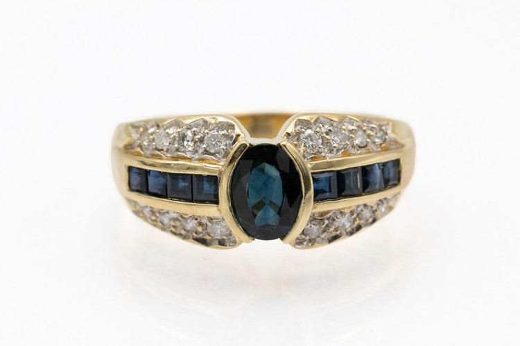 62 Bague en or jaune, saphirs et diamants 58 Facettes 13431
