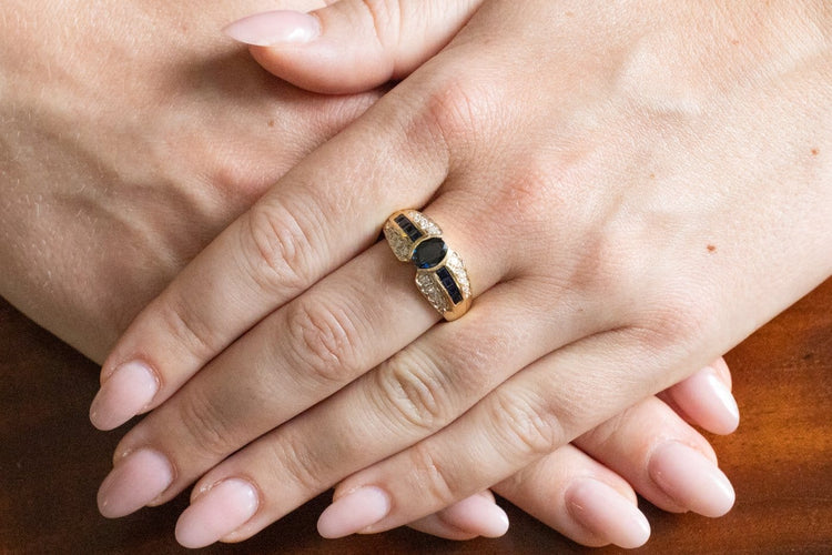 62 Bague en or jaune, saphirs et diamants 58 Facettes 13431