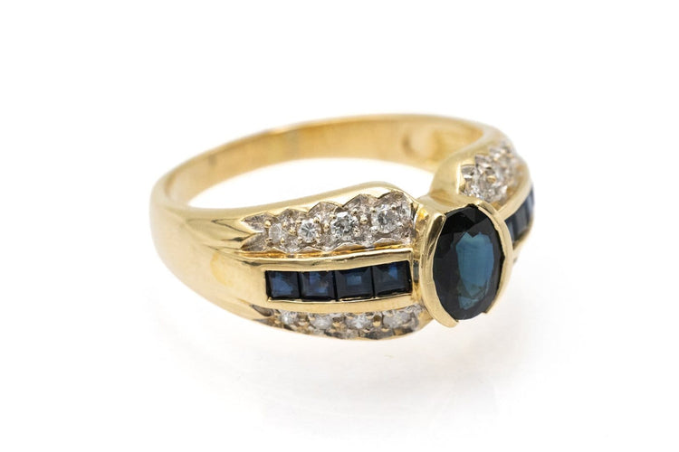 62 Bague en or jaune, saphirs et diamants 58 Facettes 13431
