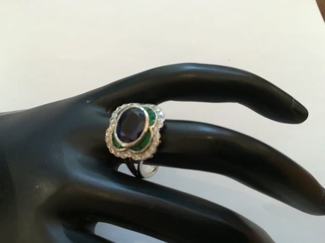 Bague 53.5 Bague marguerite en or blanc, saphir, émeraudes et diamants 58 Facettes 00946