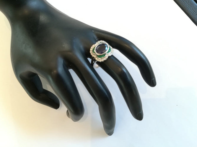 Bague 53.5 Bague marguerite en or blanc, saphir, émeraudes et diamants 58 Facettes 00946