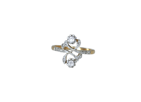 57 Toi et Moi - Bague Belle Époque en or jaune, platine et diamants 58 Facettes