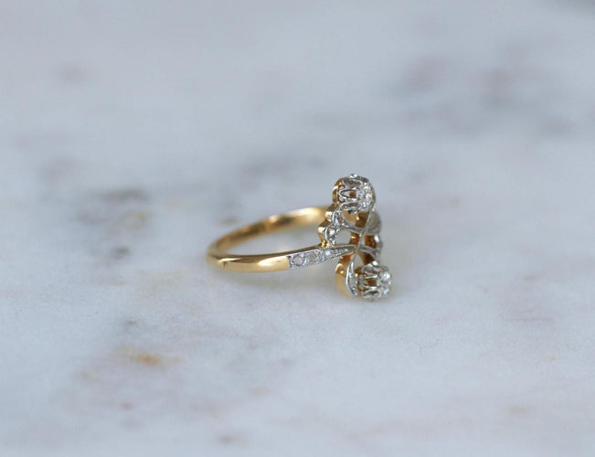57 Toi et Moi - Bague en or jaune, platine et diamants 58 Facettes