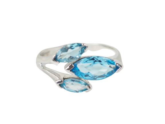 Bague 55 Bague en or blanc 18 ct avec topazes bleues 58 Facettes 33498