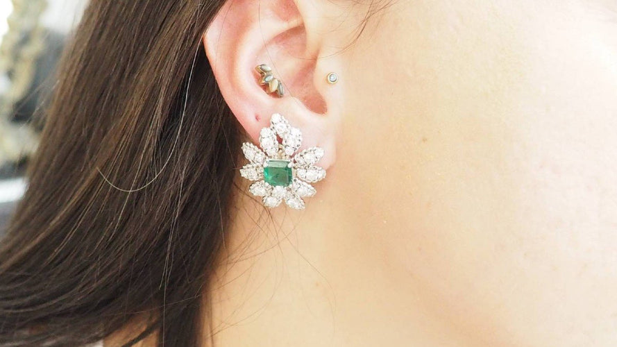 Boucles d'oreilles Boucles d’oreilles en or blanc 18 kt, diamants et émeraudes 58 Facettes 30089