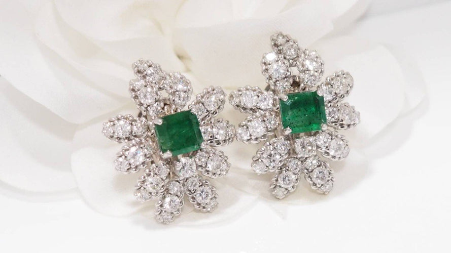 Boucles d'oreilles Boucles d’oreilles en or blanc 18 kt, diamants et émeraudes 58 Facettes 30089