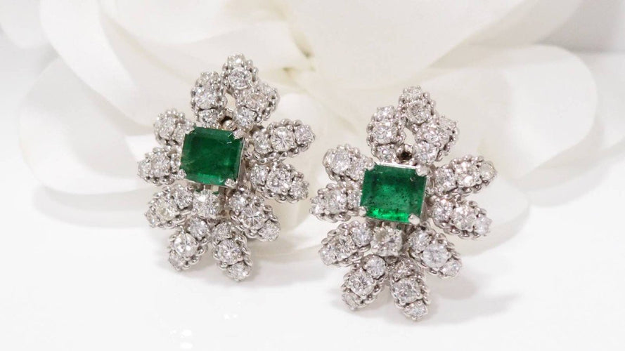 Boucles d'oreilles Boucles d’oreilles en or blanc 18 kt, diamants et émeraudes 58 Facettes 30089