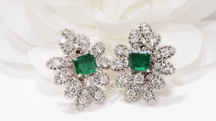Boucles d'oreilles Boucles d’oreilles en or blanc 18 kt, diamants et émeraudes 58 Facettes 30089