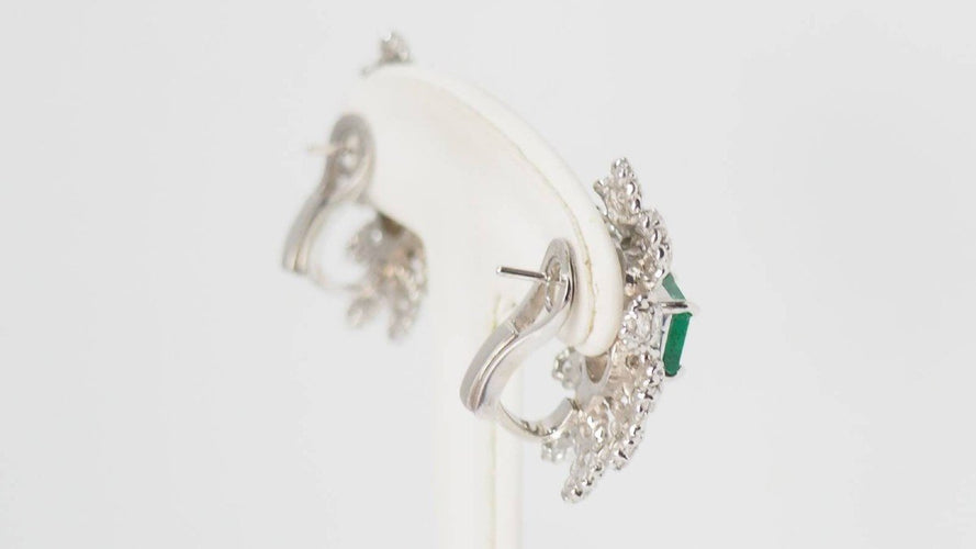 Boucles d'oreilles Boucles d’oreilles en or blanc 18 kt, diamants et émeraudes 58 Facettes 30089