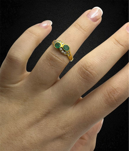 Bague 55 Bague sinuose en or jaune 18 carats avec émeraudes et diamants 58 Facettes