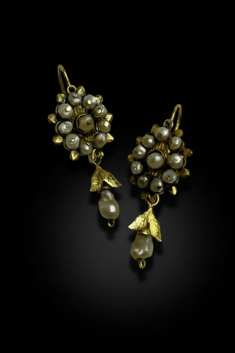 Boucles d'oreilles Orecchini dalmati - Boucles d'oreilles en or jaune et perles naturelles 58 Facettes