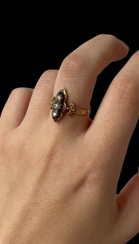 Bague 62 Bague victorienne en or jaune 14K, émail noir et diamants 58 Facettes