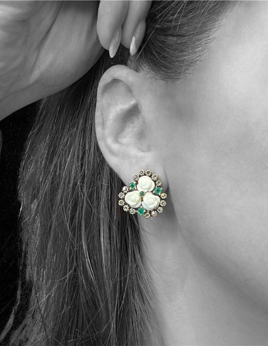 Boucles d'oreilles Orecchini - Corallo blanc, émeraudes et diamants en or blanc et jaune 14K 58 Facettes