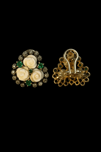 Boucles d'oreilles Orecchini - Corallo blanc, émeraudes et diamants en or blanc et jaune 14K 58 Facettes