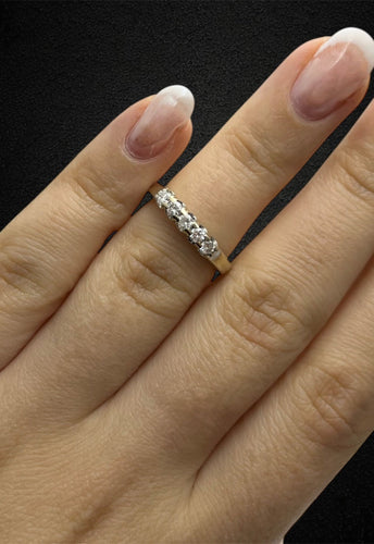 Bague 52 Bague rivière en or blanc avec diamants taille brillant 58 Facettes