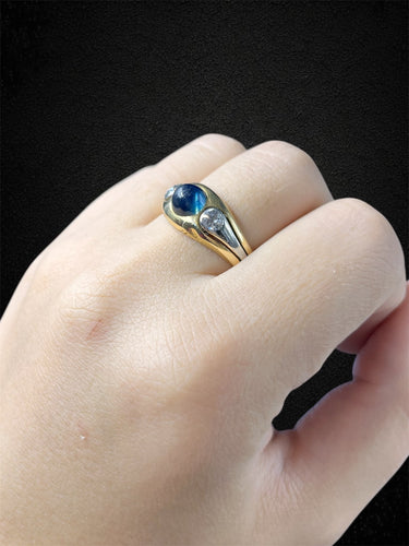 Bague 62 Bague bandeau en or jaune 18K avec saphir cabochon et diamants 58 Facettes