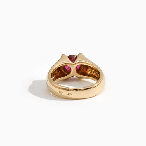 53 Bague vintage en or jaune, rubis et diamants 58 Facettes 1.0000328/1