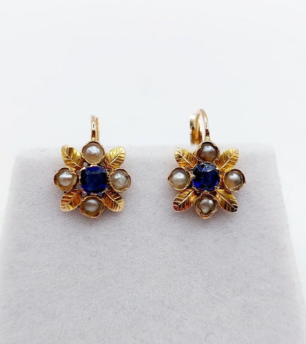 Boucles d'oreilles Dormeuses fleur Art nouveau en or 18k, verres bleus et perles 58 Facettes A07540