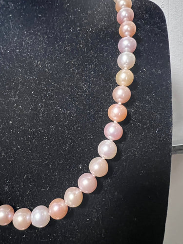 Collier Collier 48 perles de culture, fermoir en or 18k 58 Facettes 950