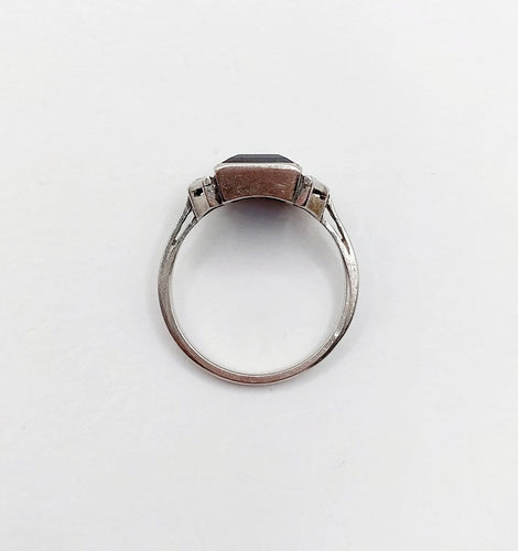 53 Art déco - Bague en platine, saphir synthétique et diamants 58 Facettes A07541