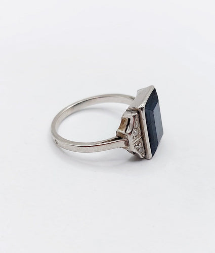 53 Art déco - Bague en platine, saphir synthétique et diamants 58 Facettes A07541