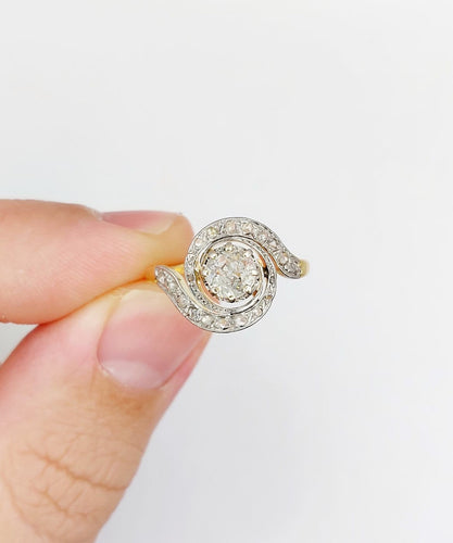 54.5 Bague tourbillon en or 18k, platine et diamants 58 Facettes A07547