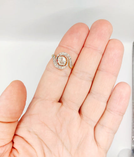 54.5 Bague tourbillon en or 18k, platine et diamants 58 Facettes A07547