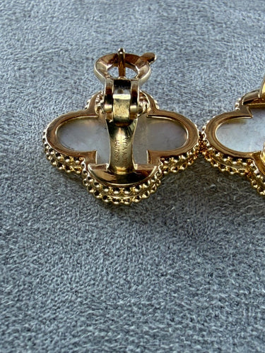 Boucles d'oreilles Van Cleef & Arpels Magic Alhambra - Boucles d'oreilles en or jaune et nacre 58 Facettes Orecchini