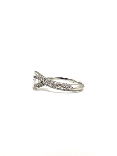 55 Bague en or blanc 18K et diamants, central env. 1,50 ct 58 Facettes SKU BO/230076