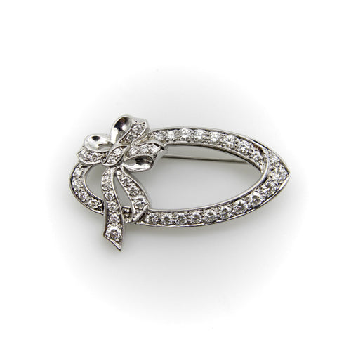 Broche Mid-Century - Broche nœud ovale en or blanc 14K et diamants 58 Facettes 11155