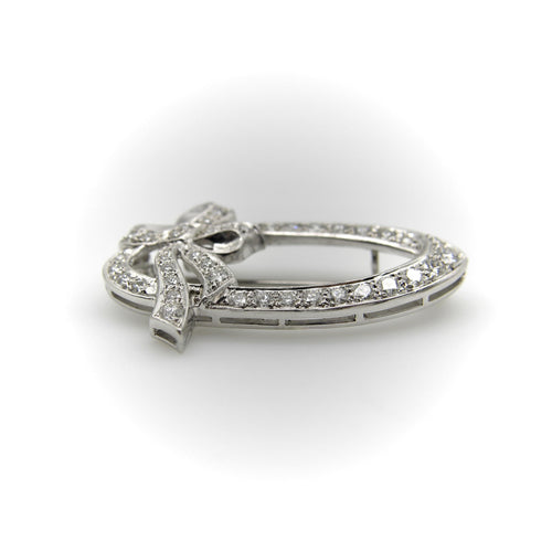 Broche Mid-Century - Broche nœud ovale en or blanc 14K et diamants 58 Facettes 11155