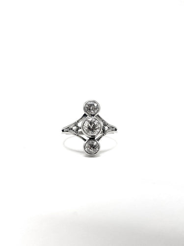 55 Art déco - Bague en platine et trio de diamants 58 Facettes SKU  BO/220232