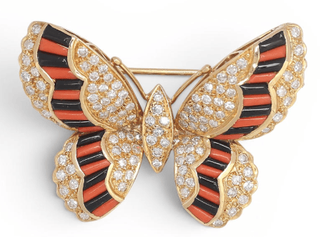 Broche pendentif papillon en or jaune 18K, diamants, calcédoine et corail 58 Facettes E-41