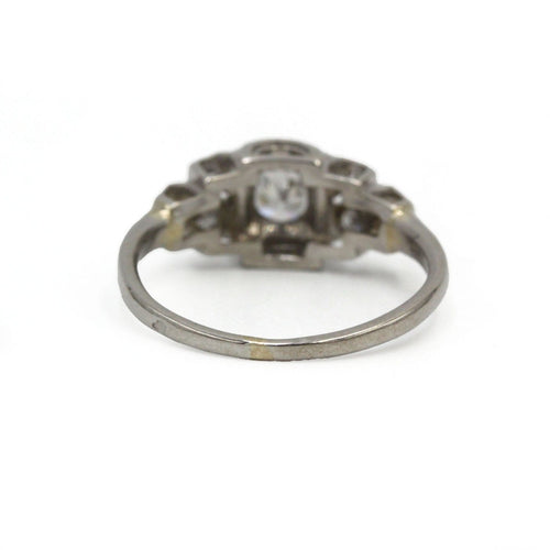 52 Art Déco - Bague en platine et diamants 58 Facettes 260173R