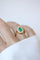 51 Bague en or jaune avec émeraude de Colombie et diamants 58 Facettes
