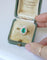 51 Bague en or jaune avec émeraude de Colombie et diamants 58 Facettes