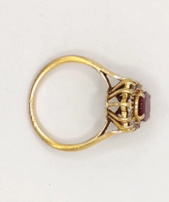 Bague 50 Bague marquise en or jaune, rubis et diamants 58 Facettes 240