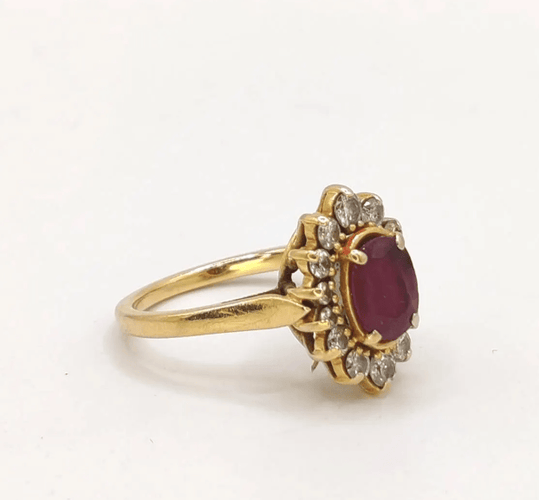 Bague 50 Bague marquise en or jaune, rubis et diamants 58 Facettes 240