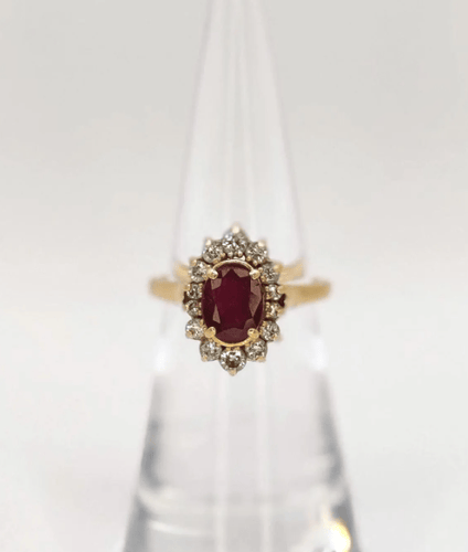Bague 50 Bague marquise en or jaune, rubis et diamants 58 Facettes 240